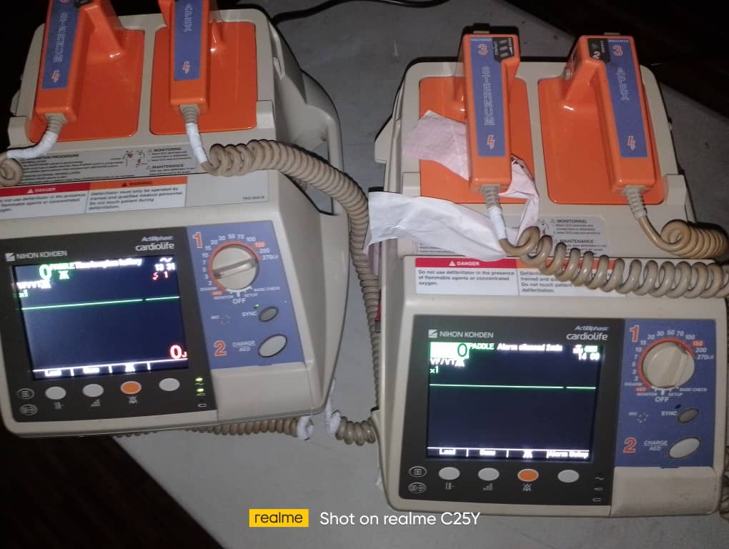 Technologie de Santé : Defibrilateur NIHON KOHDEN
