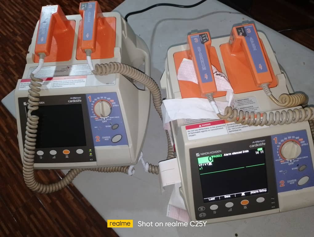 Technologie de Santé : Defibrilateur NIHON KOHDEN
