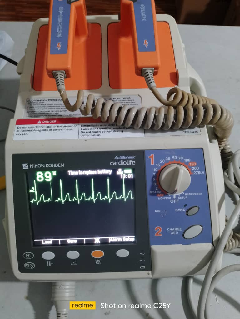 Technologie de Santé : Defibrilateur NIHON KOHDEN