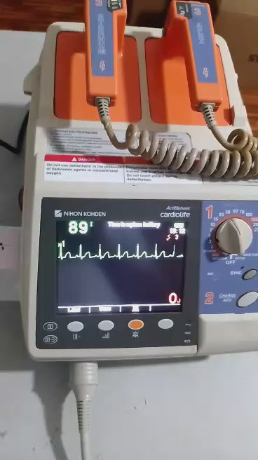Technologie de Santé : Defibrilateur NIHON KOHDEN