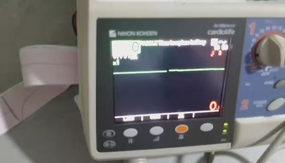 Technologie de Santé : Defibrilateur NIHON KOHDEN
